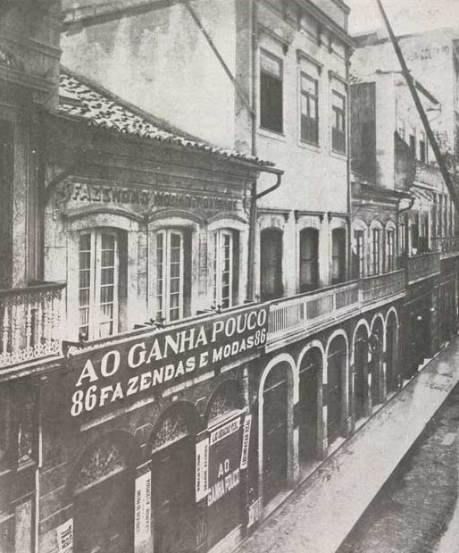 Rua do Ouvidor no fim do Século XIX. Acervo digital da Biblioteca Nacional.