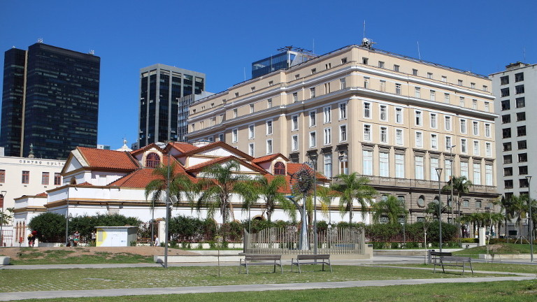 Casa França Brasil e o prédio do Centro Cultural Banco do Brasil (CCBB-RJ)