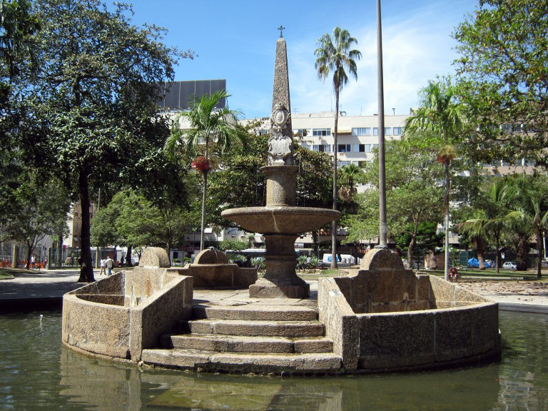 Chafariz das Saracuras na Praça General Osório.