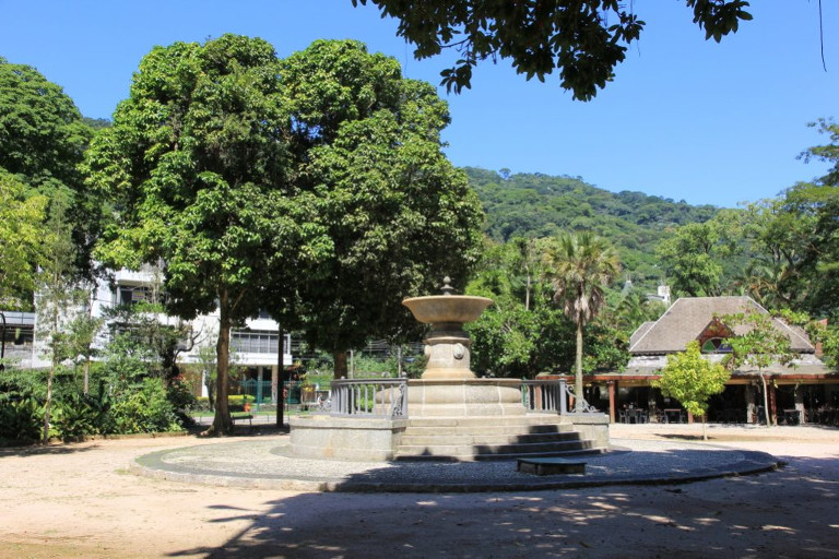 Chafariz de Grandjean de Montigny, na Praça Afonso Viseu no Alto da Boa Vista