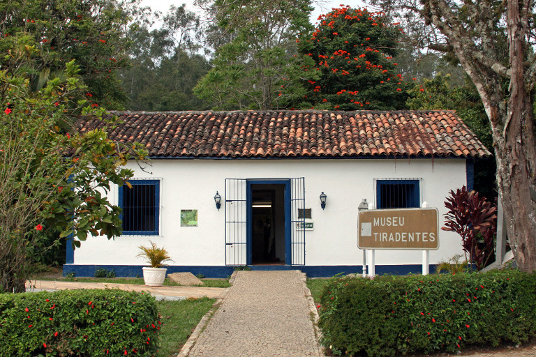 Museu Sacro Histórico de Tiradentes, criado em 1972, em Sebollas, distrito de Paraíba do Sul, RJ.