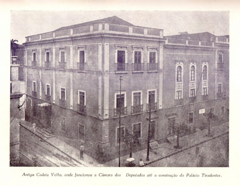 Antiga Cadeia Velha, onde funcionou a Câmara dos Deputados até a construção do Palácio Tiradentes. Revista do Instituto Histórico e Geográfico Brasileiro – IHGB- Volume 272 – Julho-Setembro – 1966.