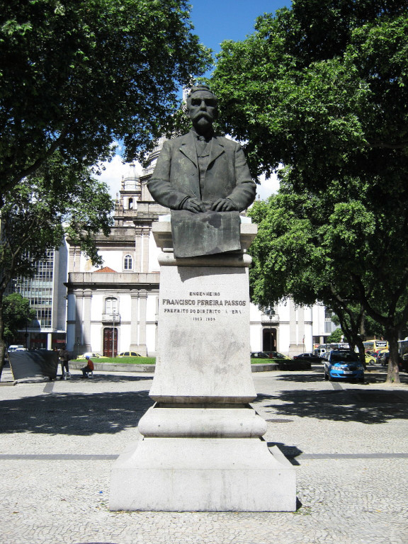 Monumento ao Prefeito Francisco Pereira Passos na Praça Pio X