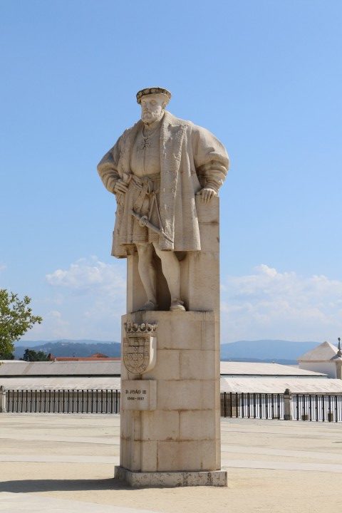 Estátua de Dom João III em Coimbra