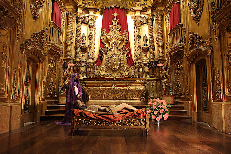 Capela do Santíssimo Sacramento durante Corpus Christi no Mosteiro de São Bento do Rio de Janeiro