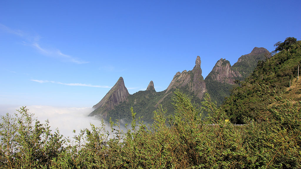 Serra dos Órgãos - Escalavrado, Dedo de Nossa Senhora, Dedo de Deus e Pedra do Sino, em Magé, vistos do Soberbo, em Teresópolis