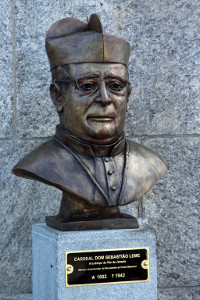 Busto do Cardeal Dom Sebastião Leme Busto do Cardeal Dom Sebastião Leme